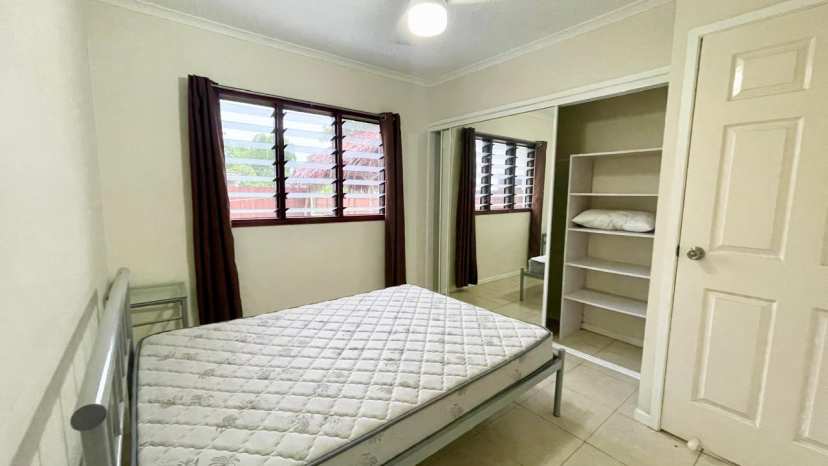 Charming 2-Bedroom Cottage in Mele Bay