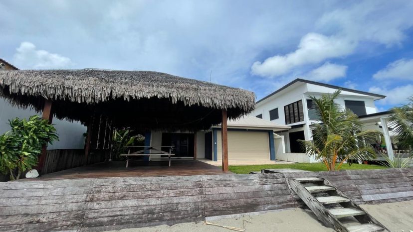 Stunning 2-Bedroom Flat in Mele Bay