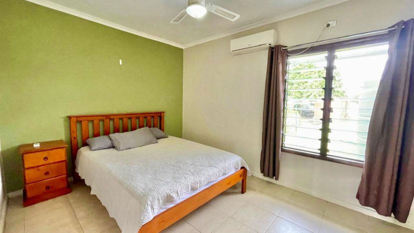 Stunning 2-Bedroom Flat in Mele Bay