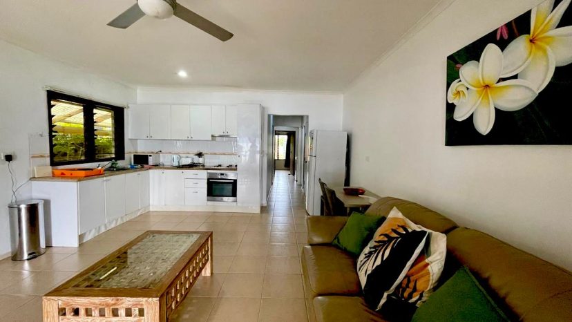 Stunning 2-Bedroom Flat in Mele Bay