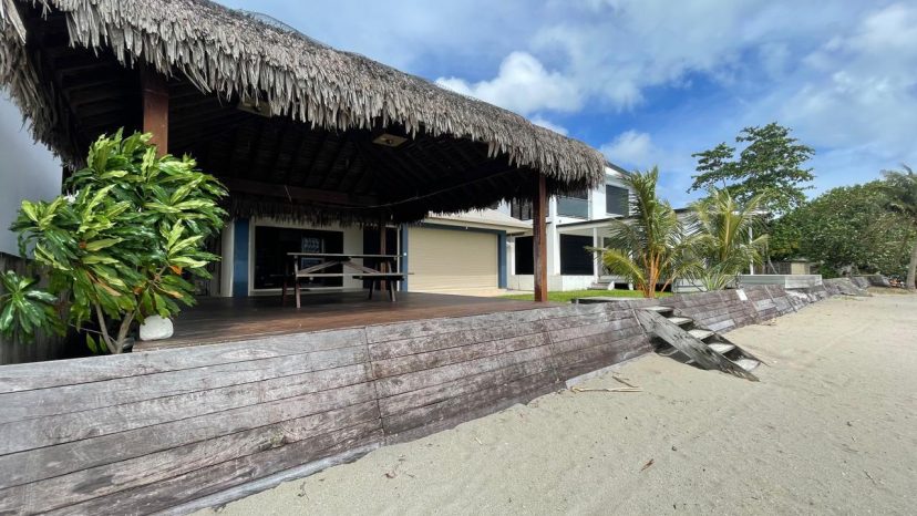 Stunning 2-Bedroom Flat in Mele Bay