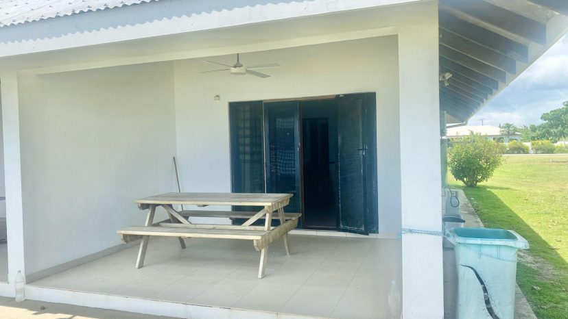 Cute 1-Bedroom Flat in Mele Bay