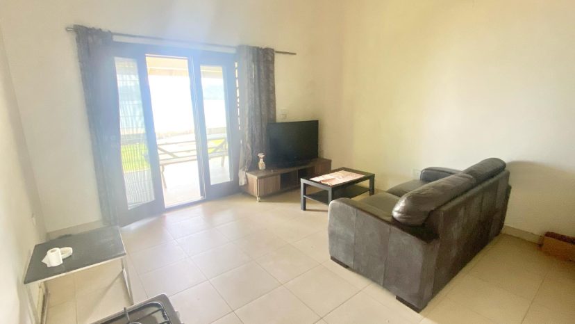Cute 1-Bedroom Flat in Mele Bay