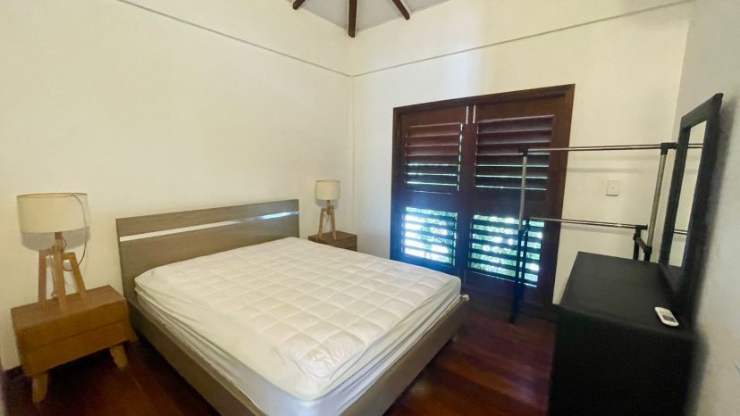 Coastal Escape  /  Stylish 3-Bedroom Home with Pool